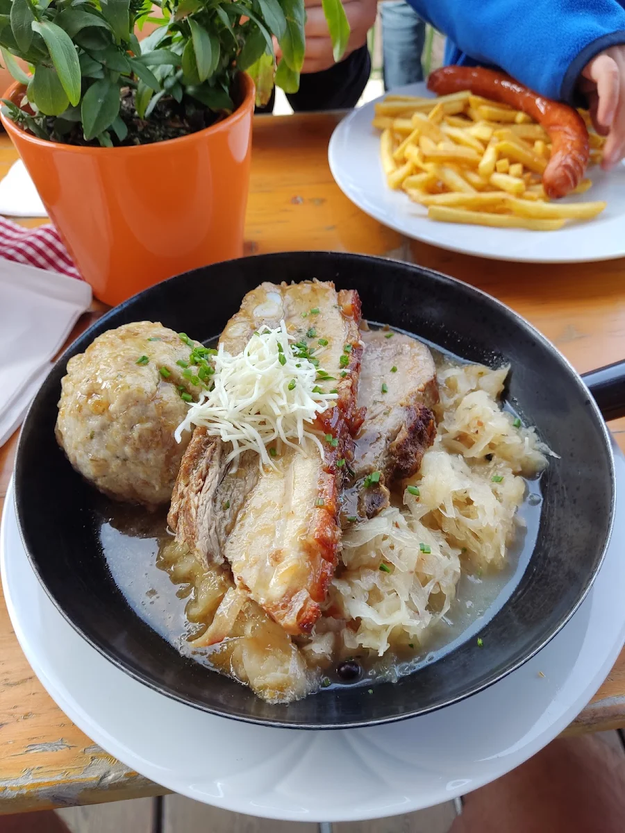Schweinebraten Mit Knödeln Und Kraut