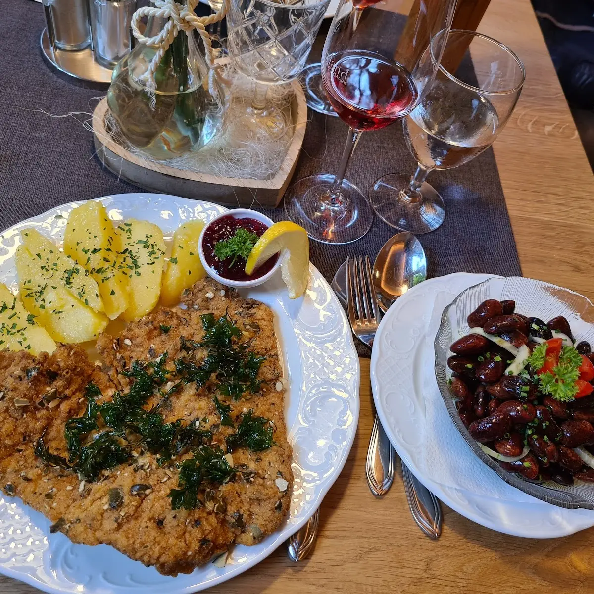 Putenschnitzel In Kürbiskruste Mit Käferbohnensalat