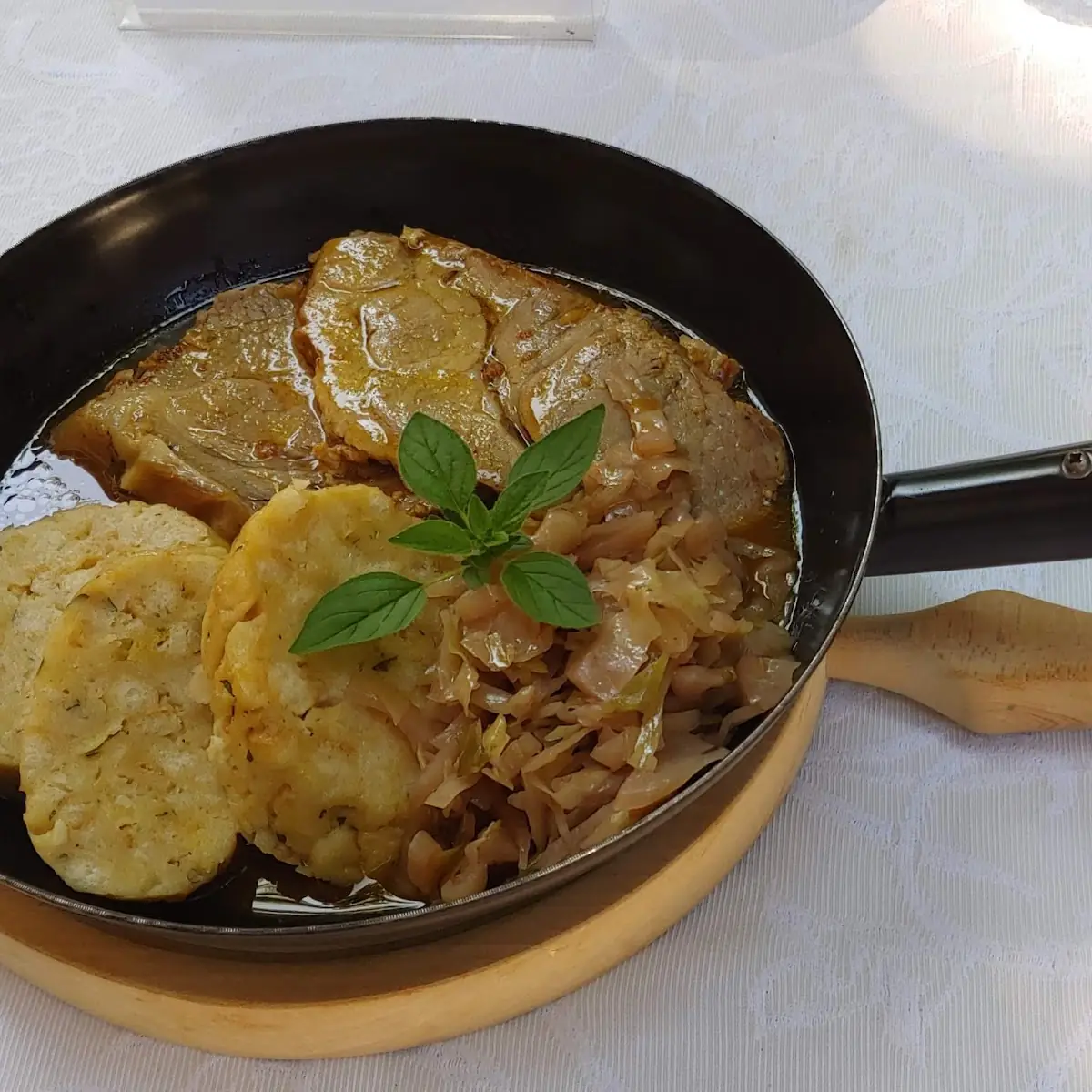 Schweinebraten Mit 1semmelknödel