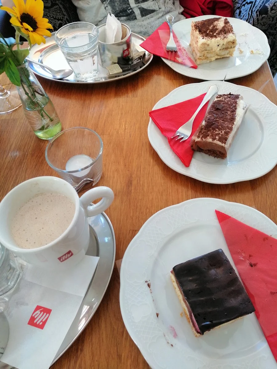 Heiße Schokolade Mit Verschiedenen Schnitten Und Kaiserspritzer