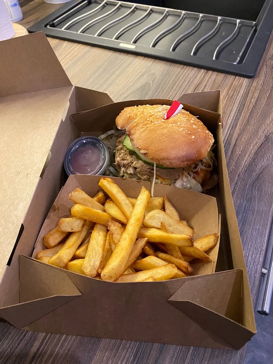 Pulled Pork Burger Mit Sebstgemachten Pommes