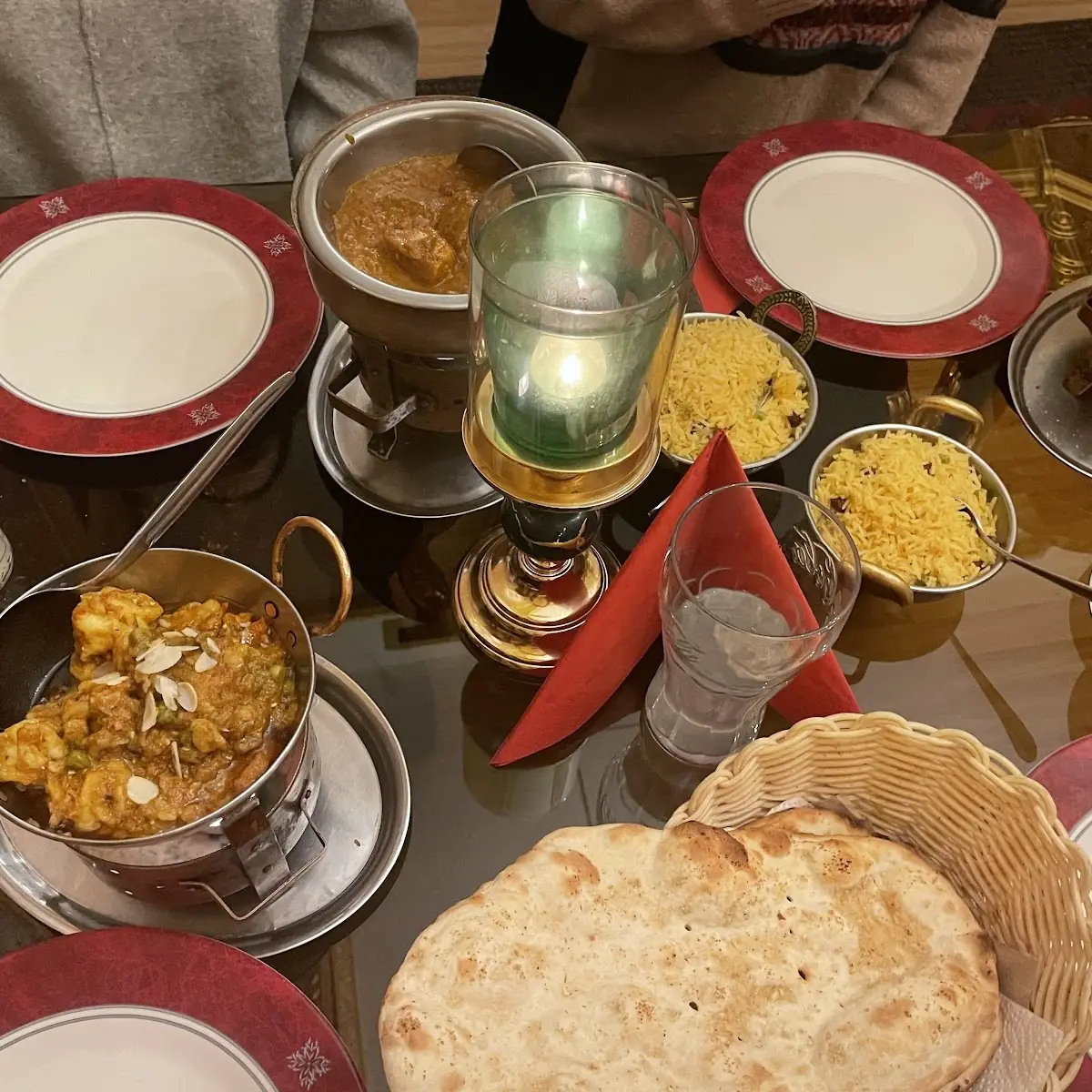 Malai Kofta Und Butter Chicken Garlic Naan