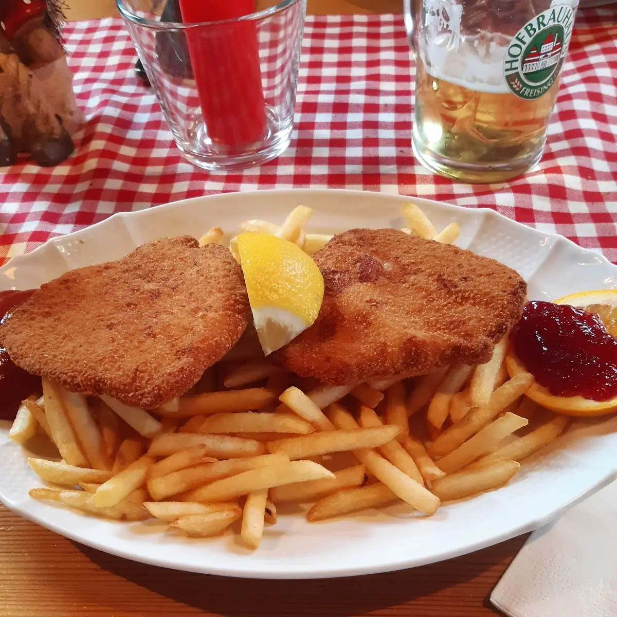 Schnitzel Wiener Art Mit Pommes