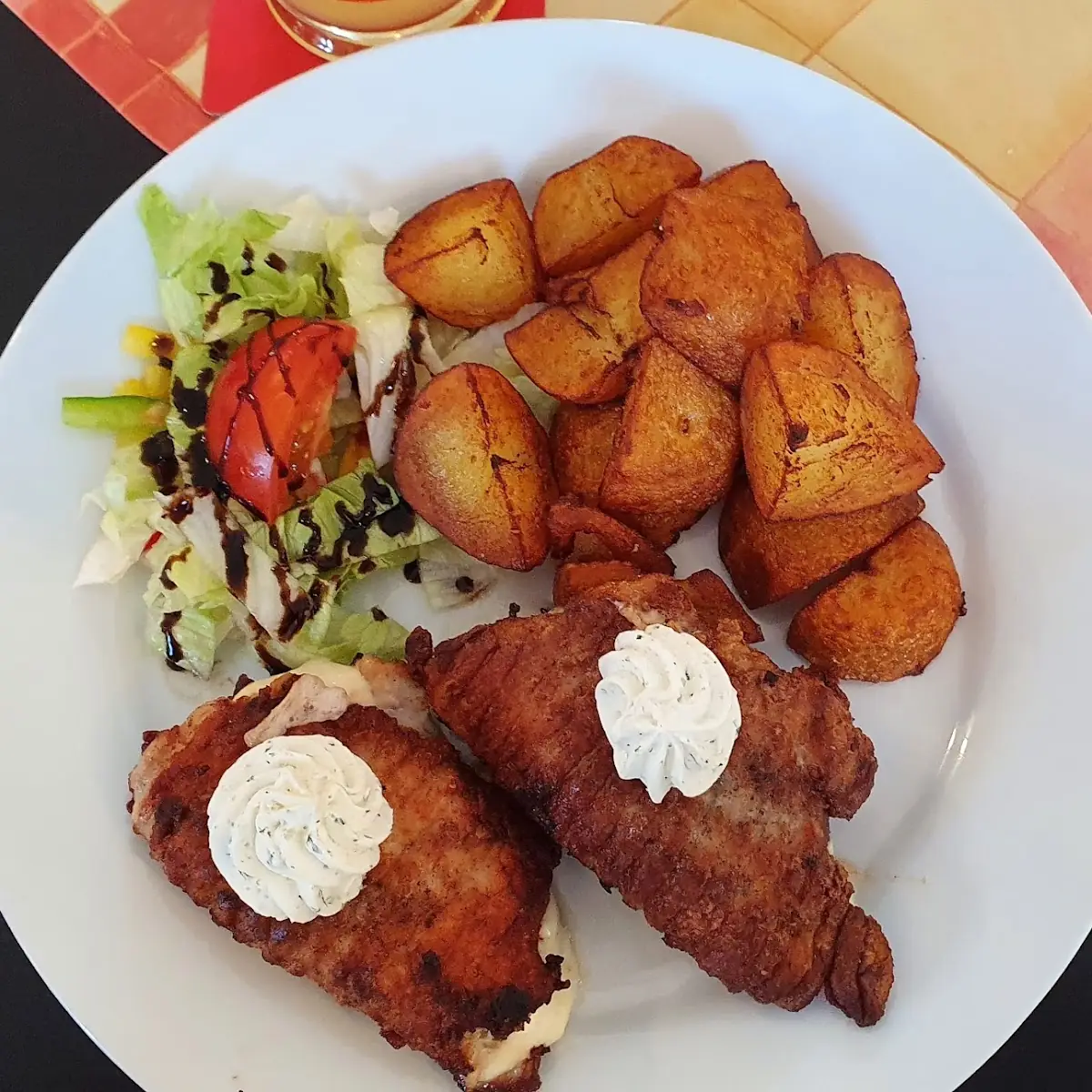 Grill-kotelette Gefüllt Mit Speck Zwiebel Und Käse