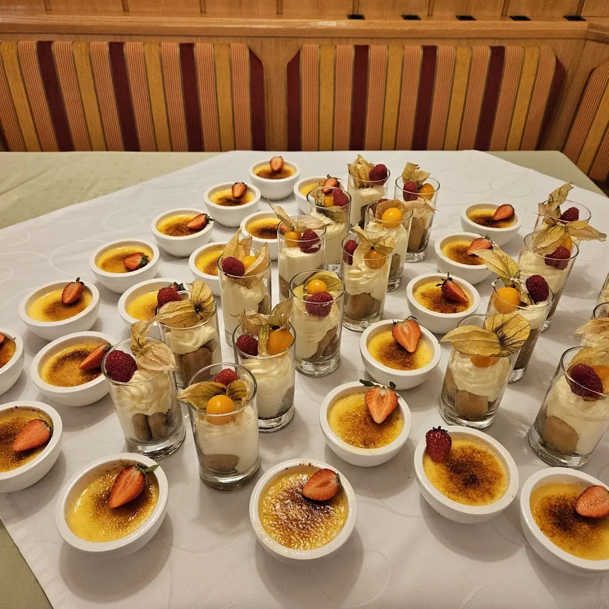 Crème Brûlée Und Tiramusu