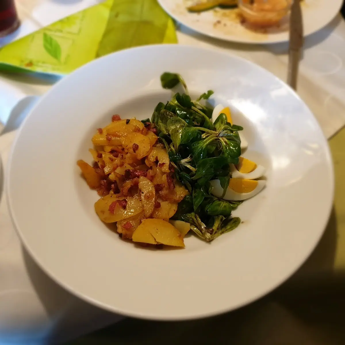 Marinierter Vogerlsalat Mit Kartofferl Und Speck