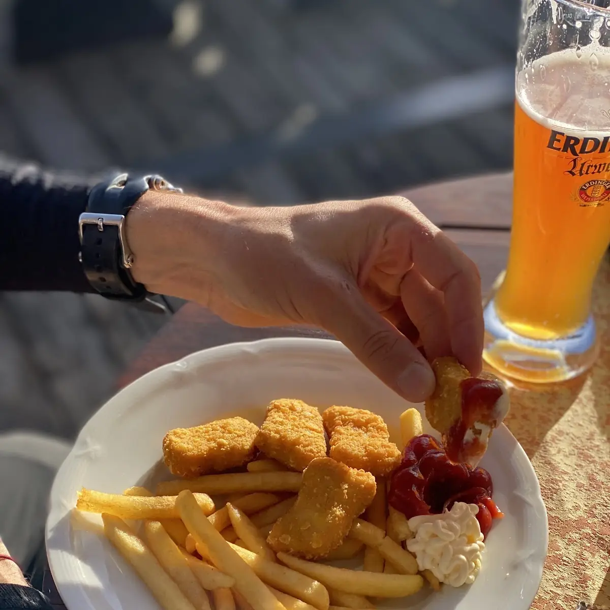 Chicken Nuggets Mit Pommes