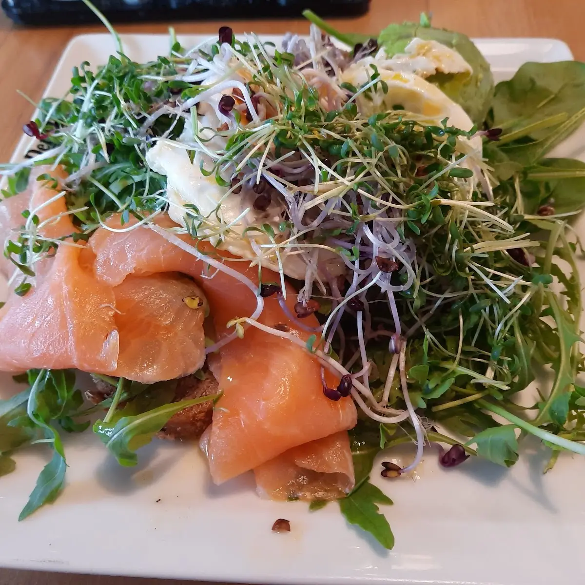 Lachs-avocado-eibrot