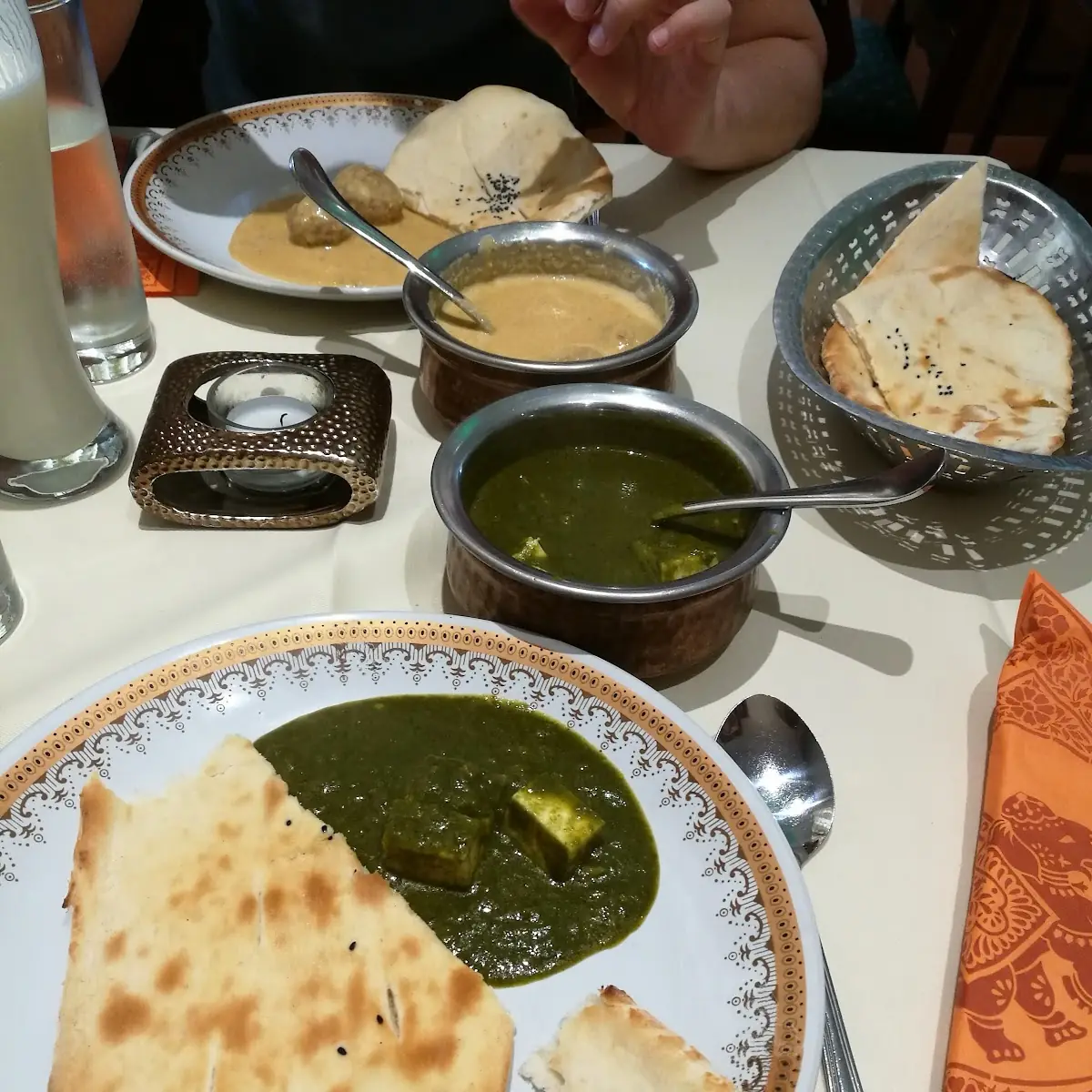 Cheese & Palak Naan