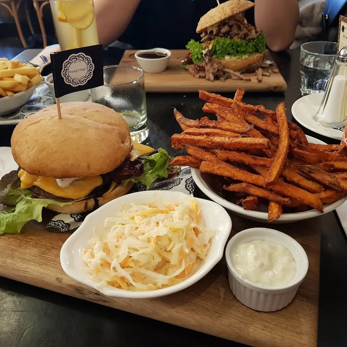 Hamburger Frites Maison Pomme de Terre Douce