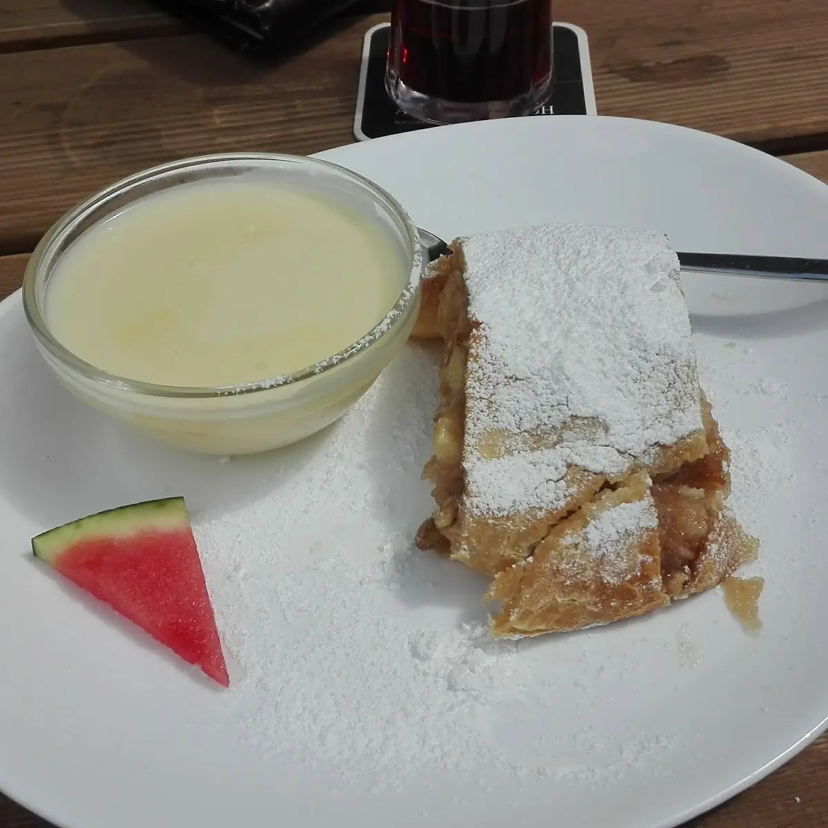 Apfelstrudel Mit Vanillesauce