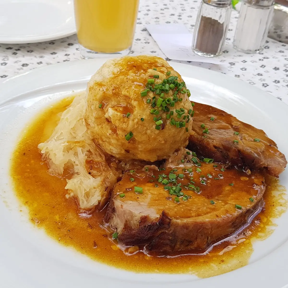 Rollbraten Erdäpfelknödel
