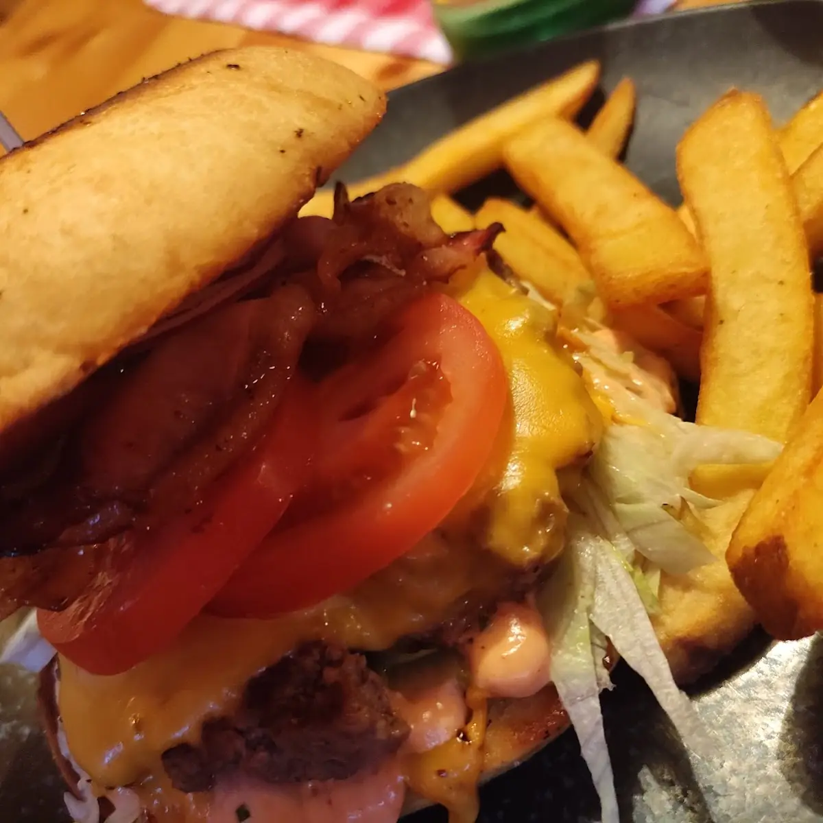 Burger Mit Pommes