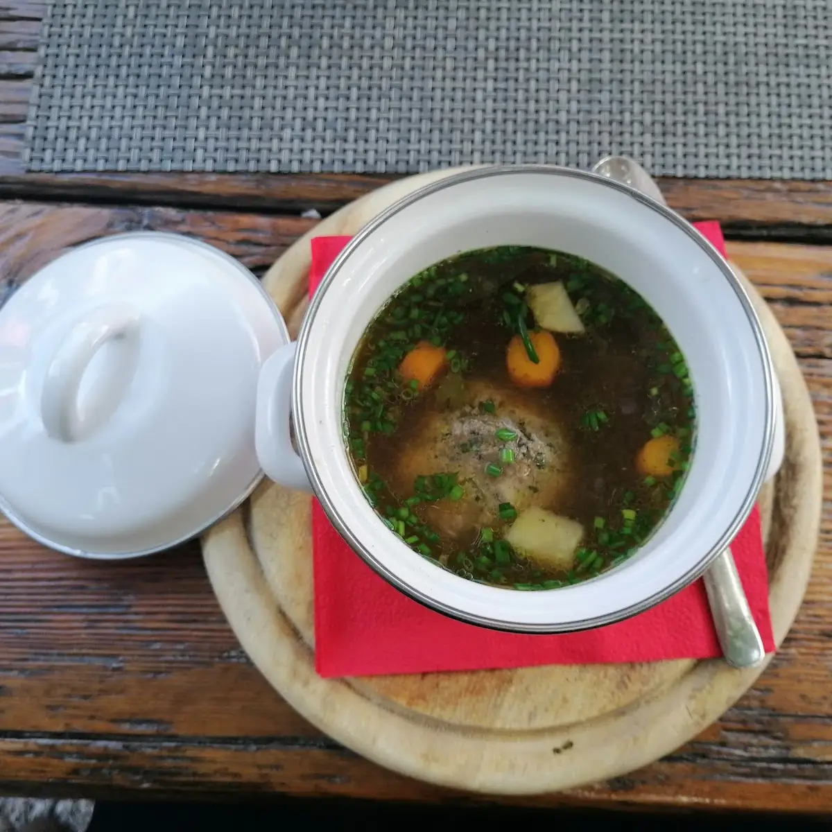 Leberknödelsuppe