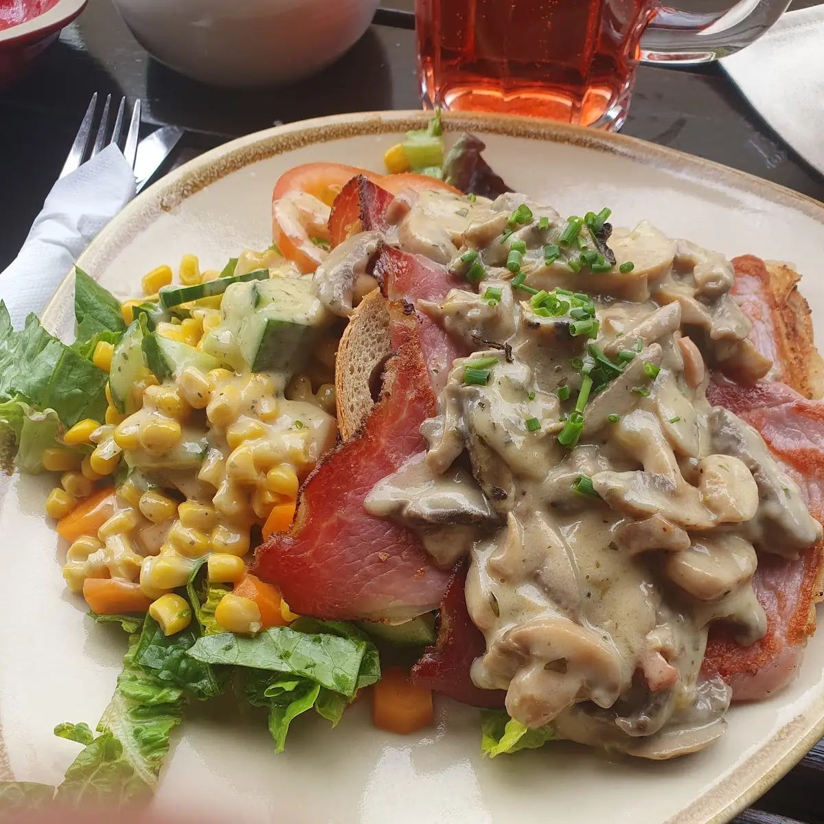 Bauernbrot Mit Speck Pilze Und Bergkäse Überbacken