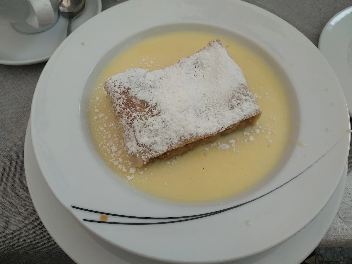 Apfelstrudel Mit Vanille Soße
