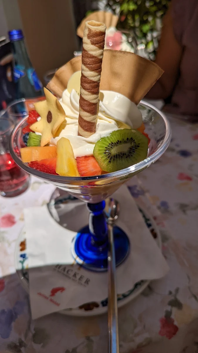 Früchteeisbecher