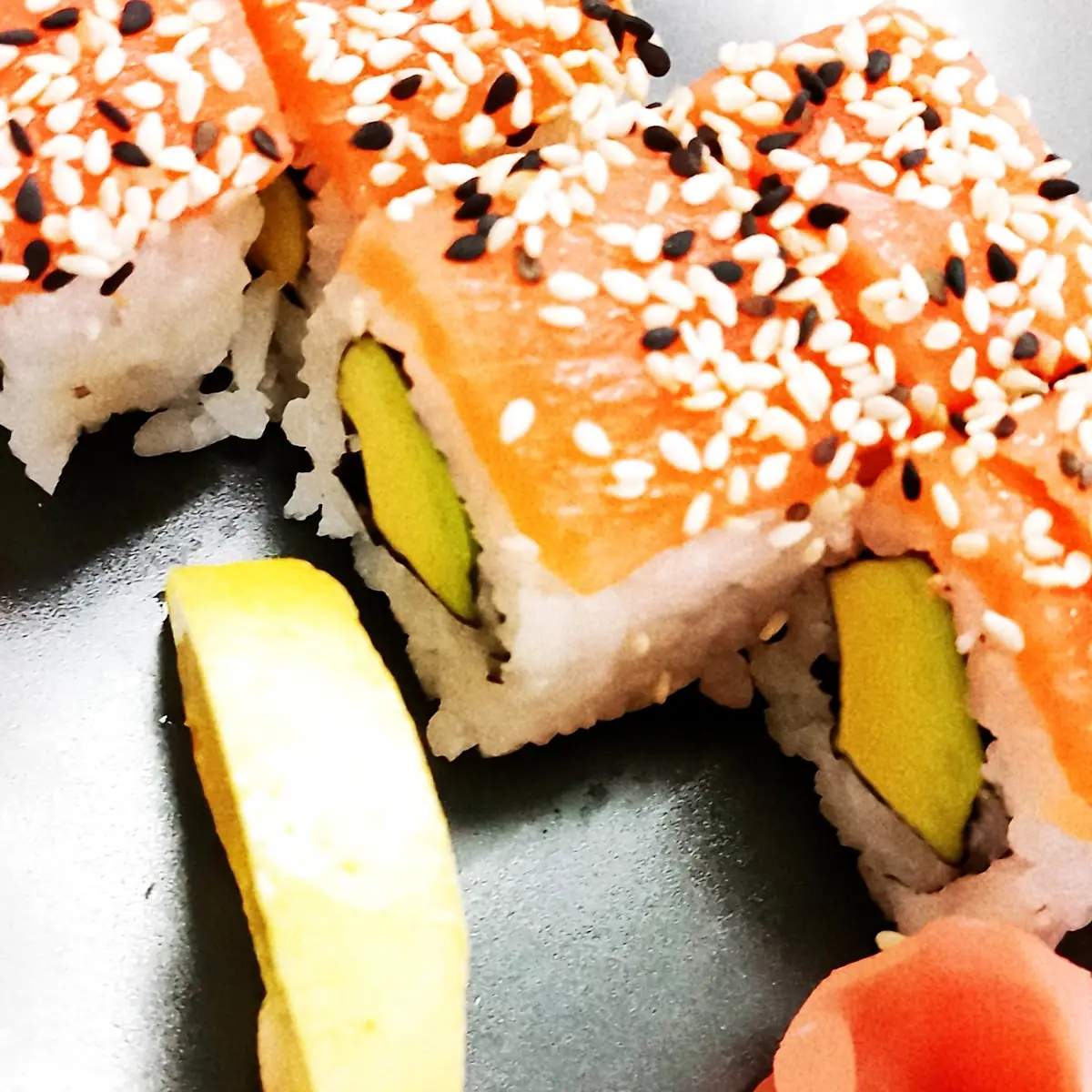 Maki Lachs Sesam