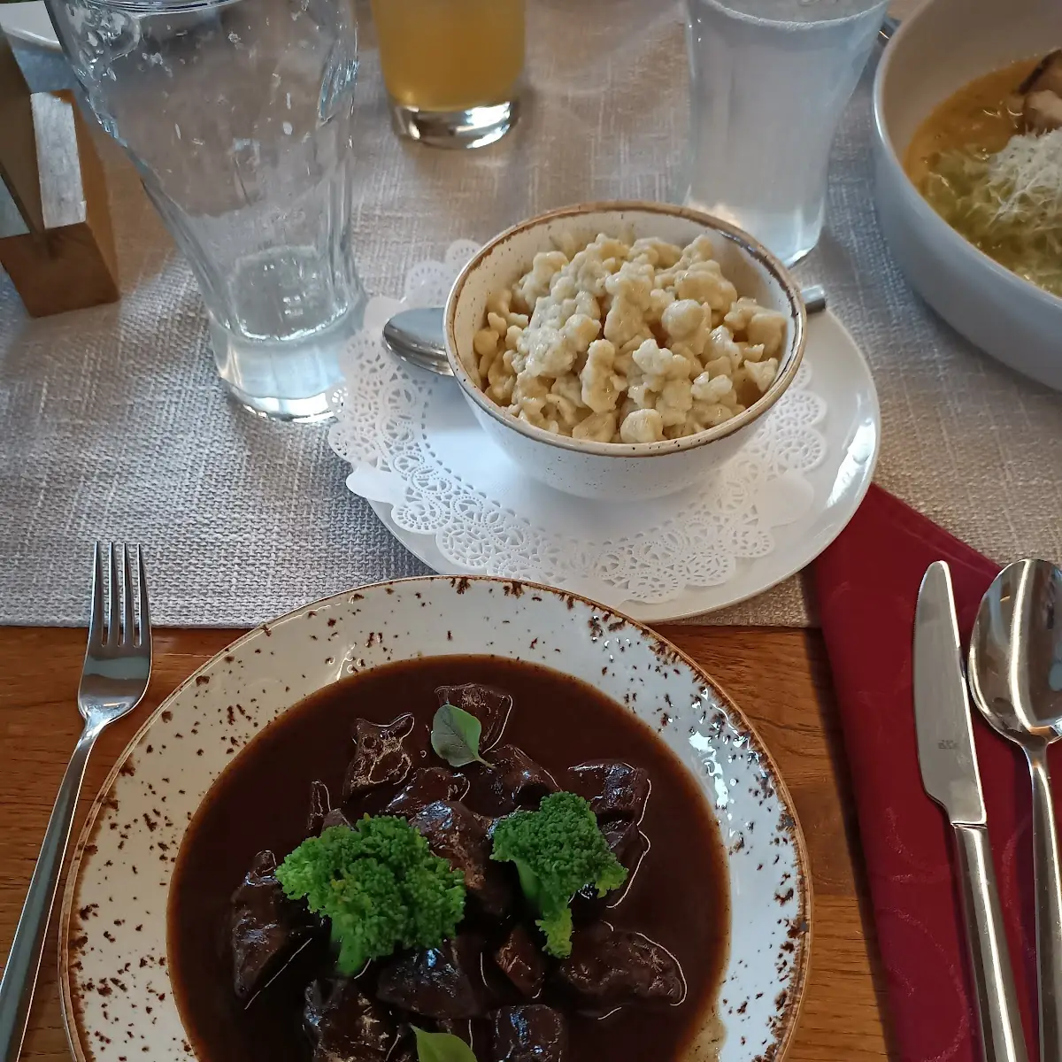Geschmirtes Rinderherz In Portweinsauce