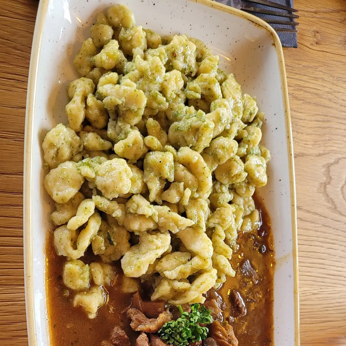 Alm Geschnetzeltes Vom Sprinzen Mit Wildkräuterspätzle