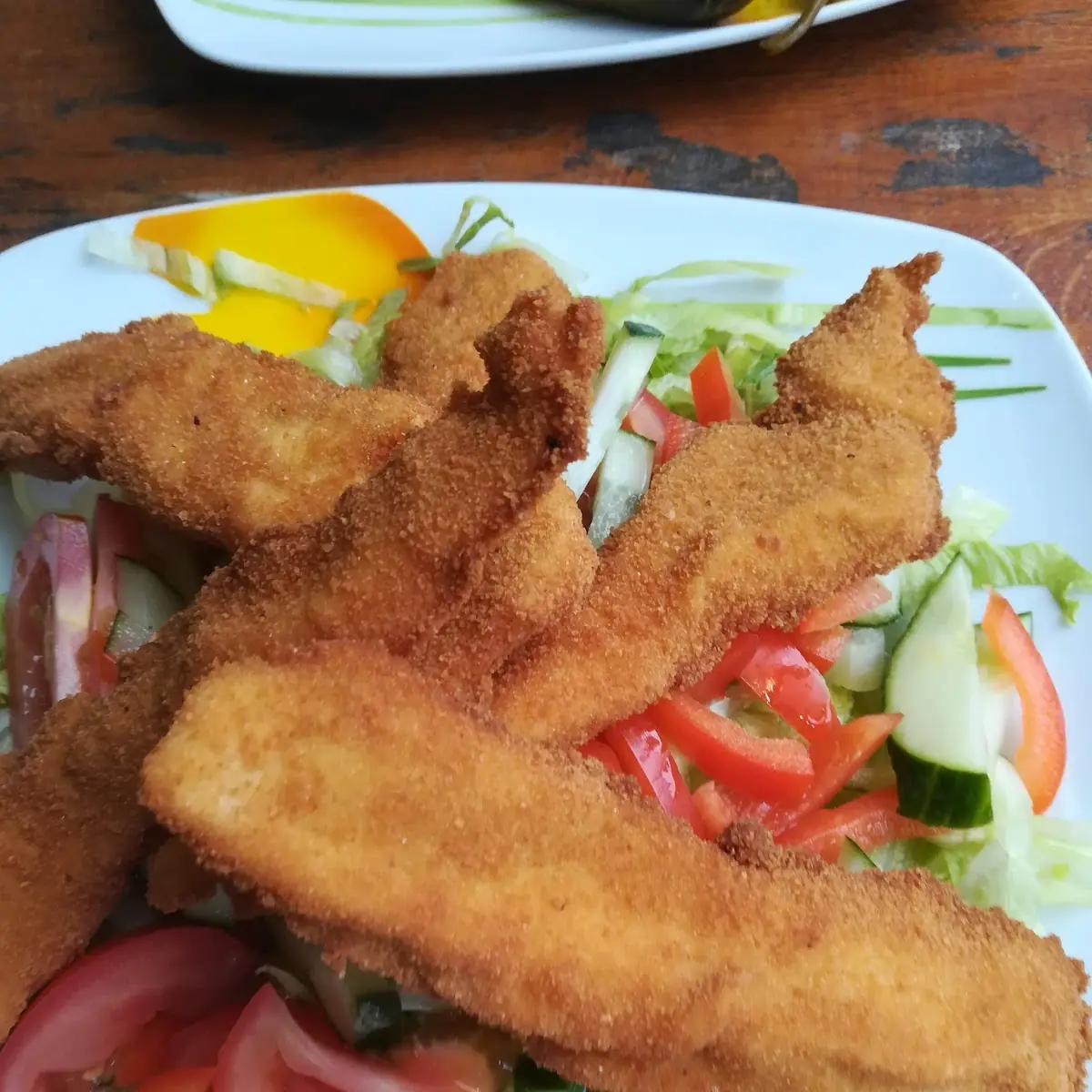 Geb Hühnerstreifen Auf Blattsalat