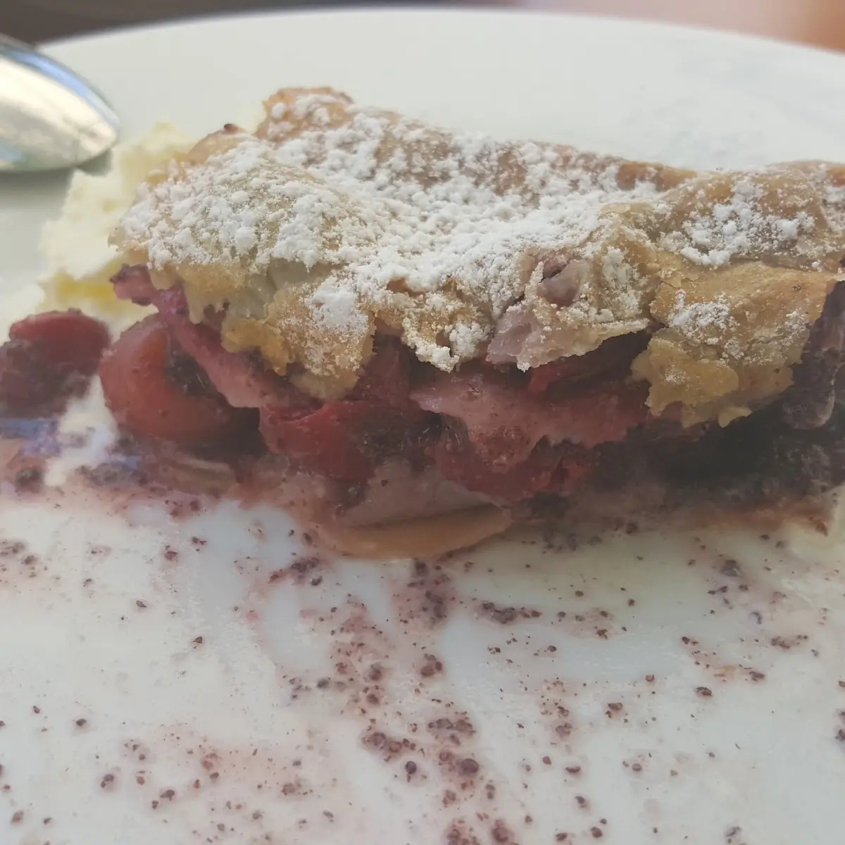 Kirschen-mohn-strudel