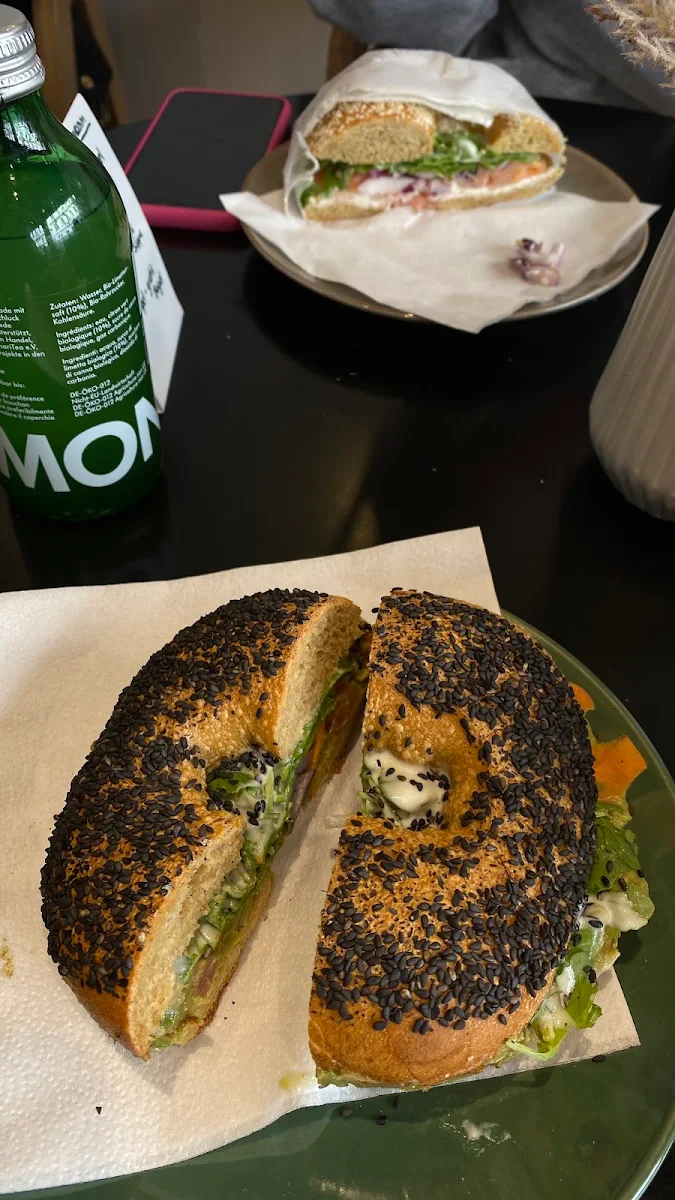 Avocado Bagel Mit Aioli