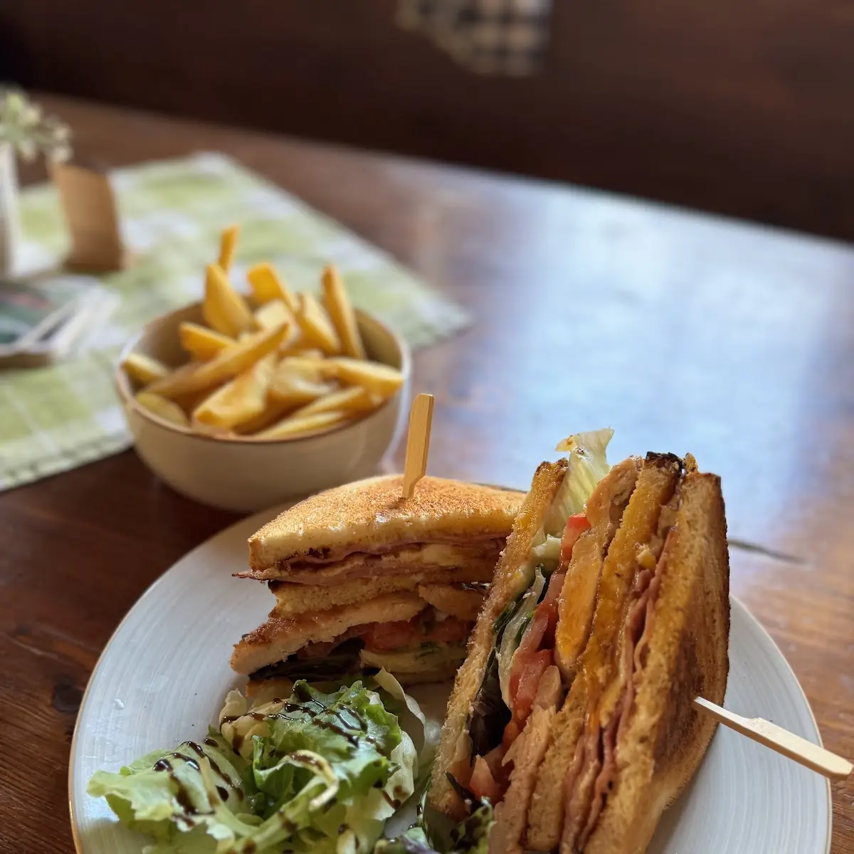 Club Sendwich Mit Pommes A C G