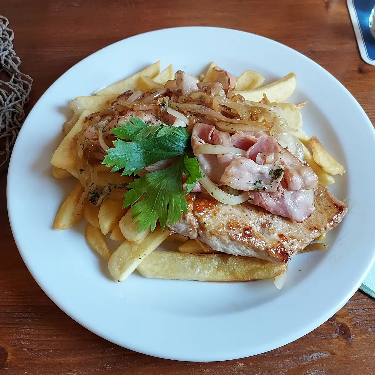 Haus-kotelett Mit Pommes G