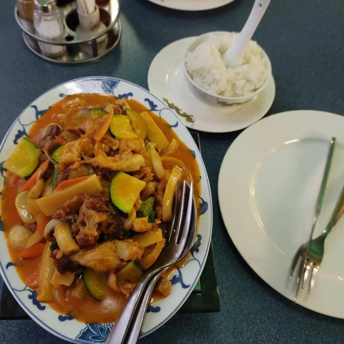 Thai-vier Sorten Fleisch Mit Roter Currysauce