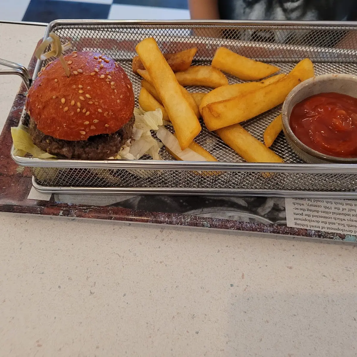 Kinder Burger Mit Pommes