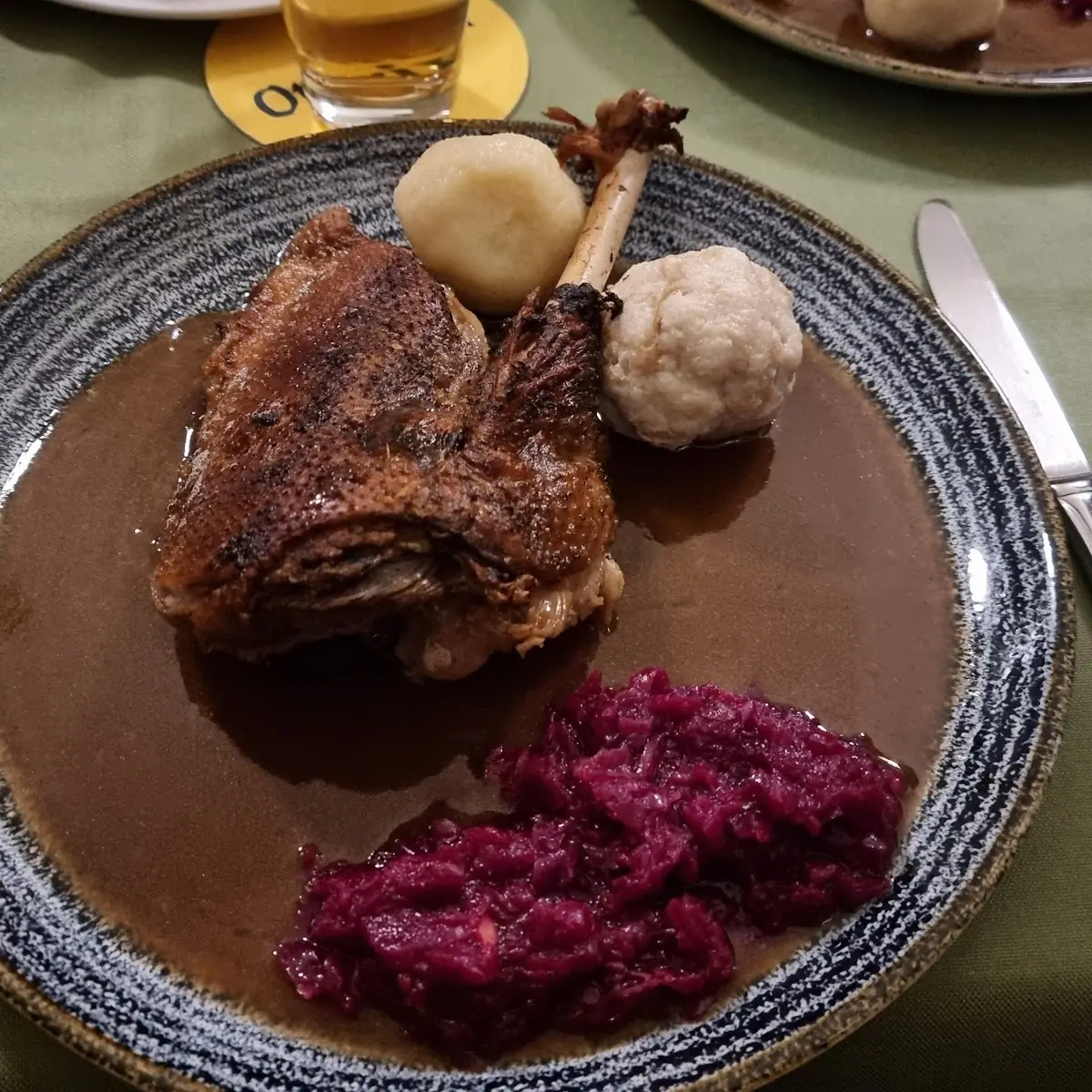 Gansl Mit Rotkraut Und Knödel