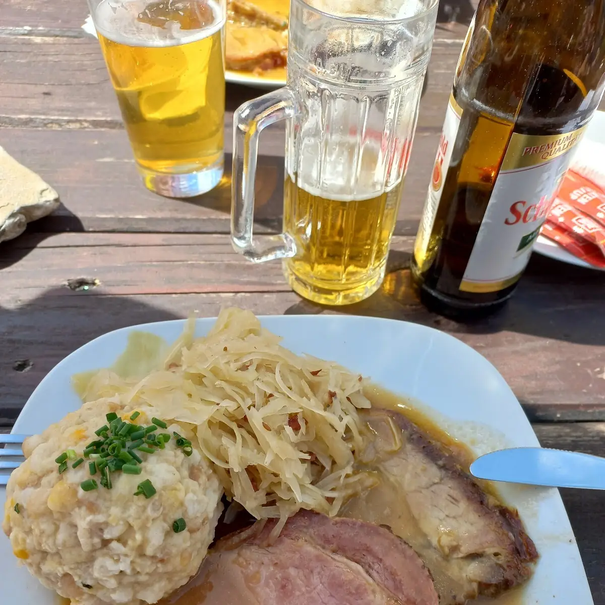 Gemischter Braten Mit Knödel Und Speckkraut