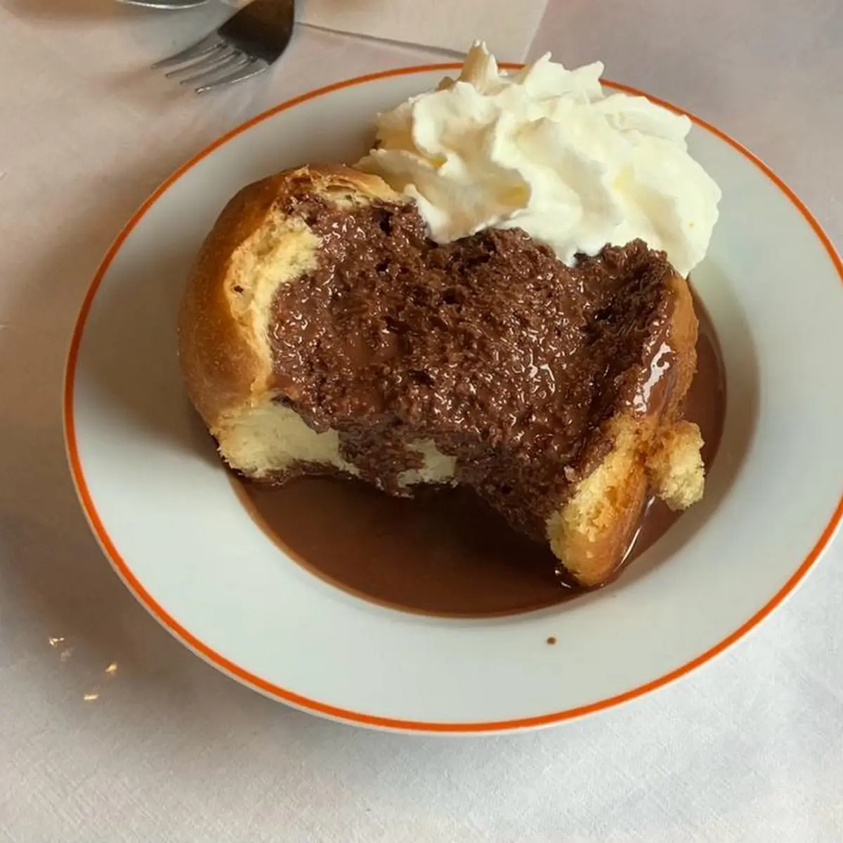 Wuchtl Mit Schokosouce