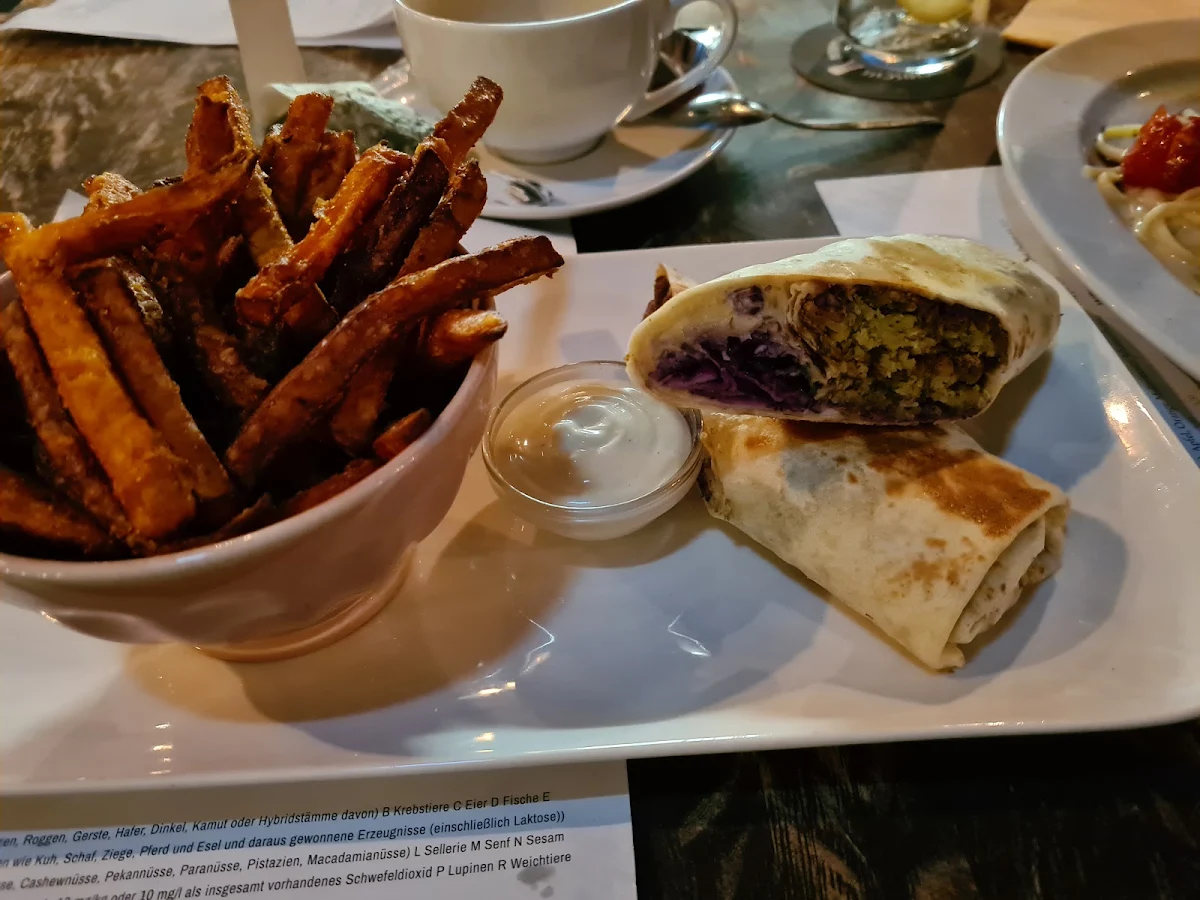 Vegetarischer Wrap Mit Süßkartoffelpommes