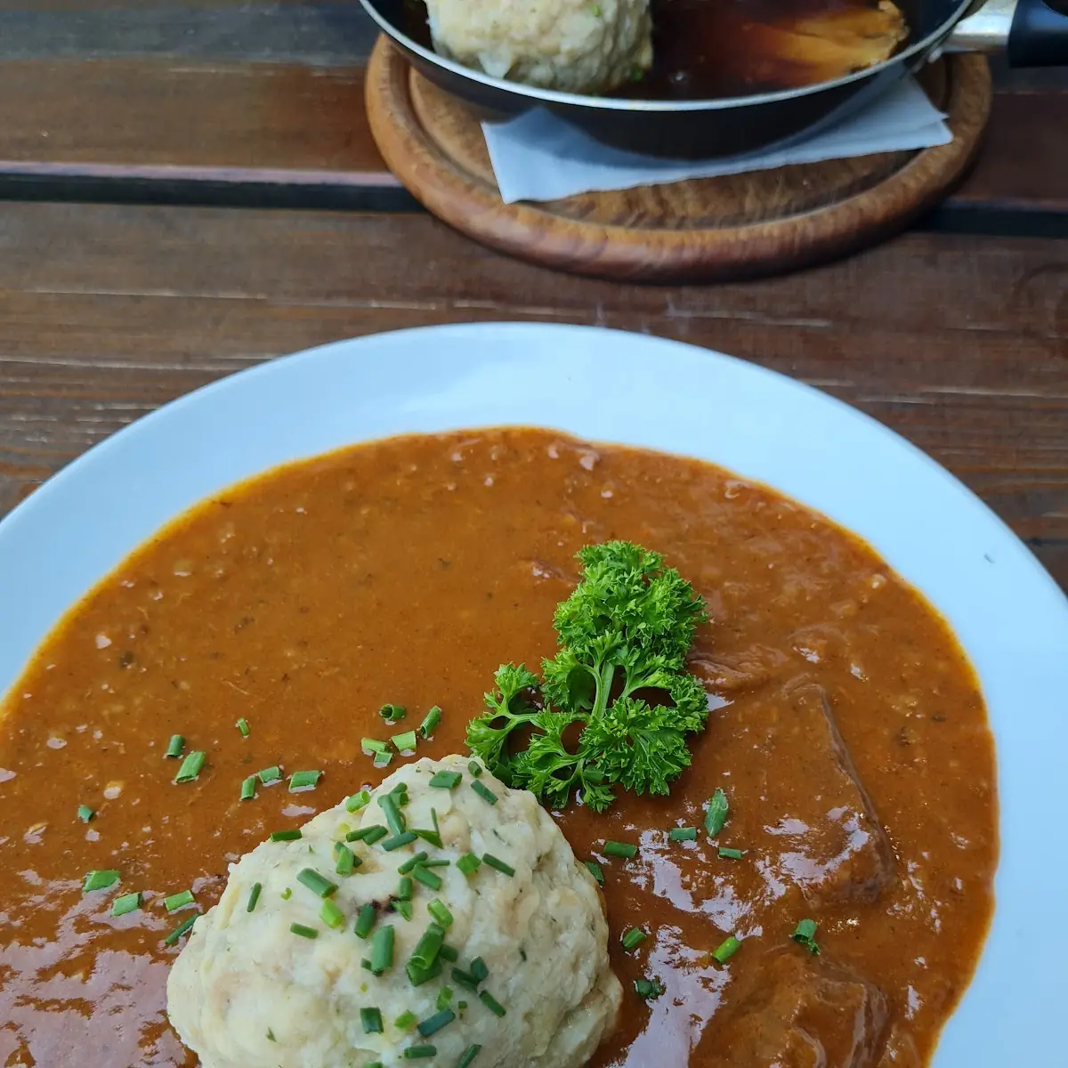 Rindergulasch Mit Semmelknödel