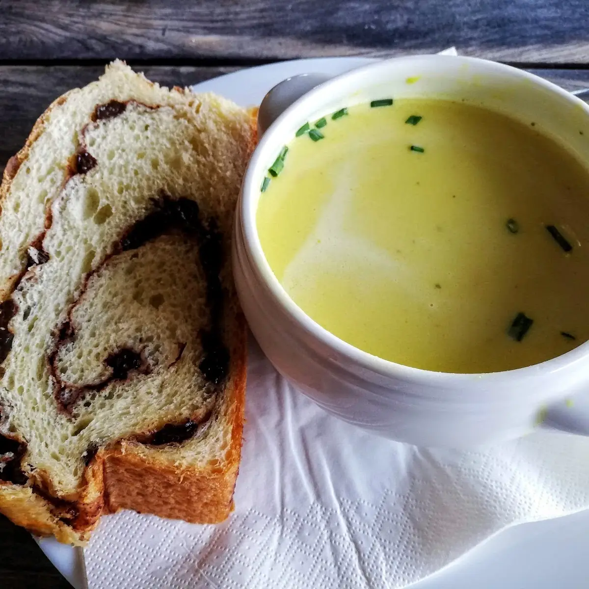 Villacher Kirchtagssuppe Mit Reindling