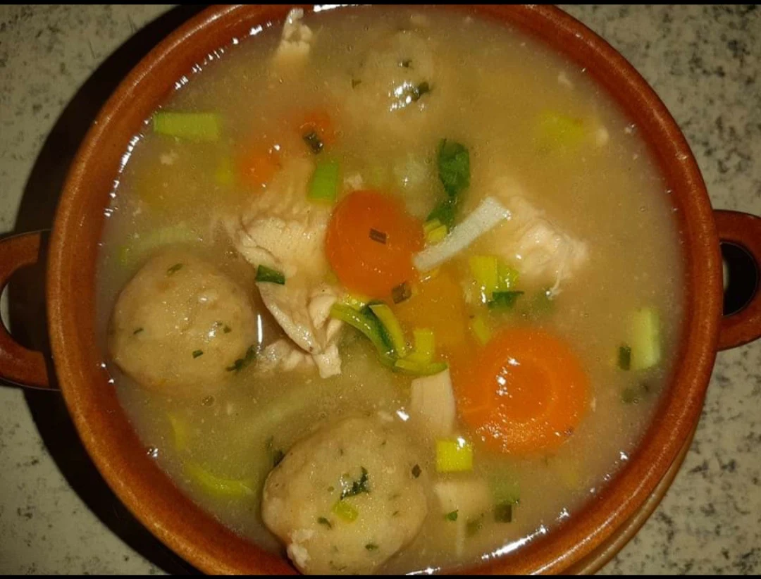 Hühnereinmachsuppe