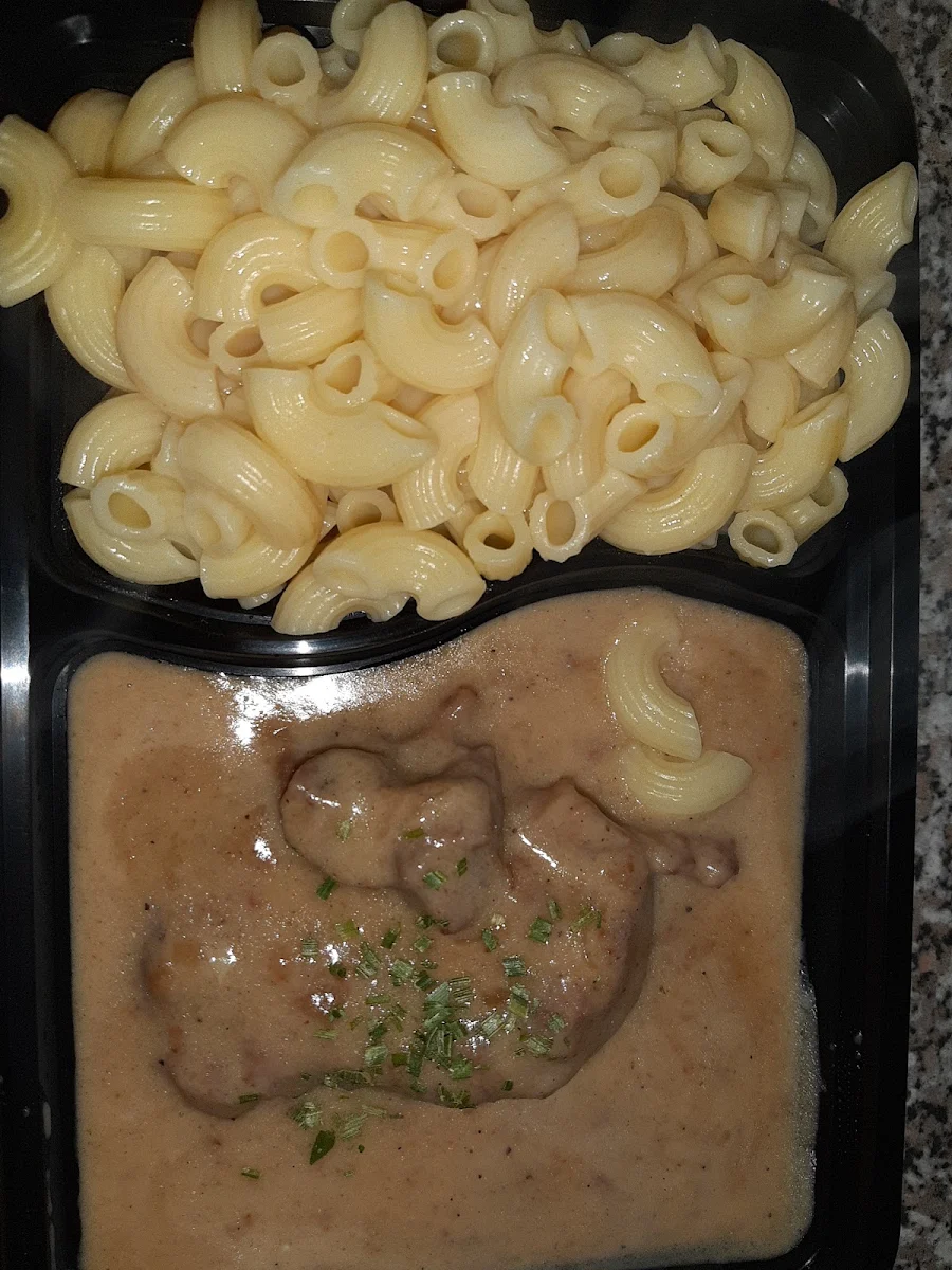 Rindsrahmschnitzerl Mit Teigwaren