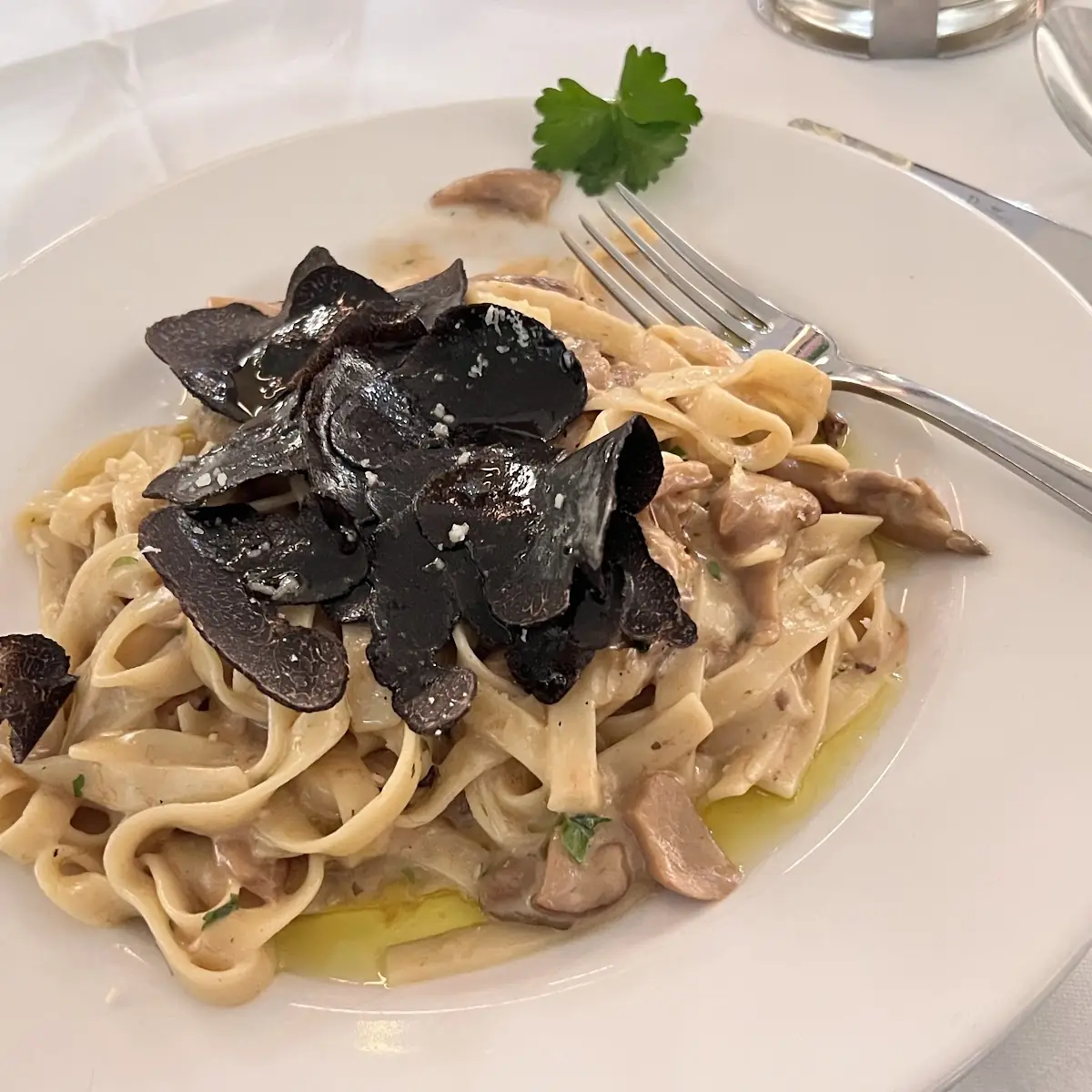 Tagliolini Con Porcini E Tartufo Nero