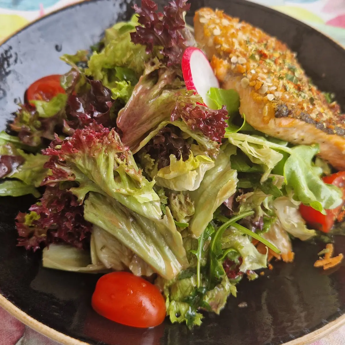 Sommersalat Mit Lachsforellenfilets