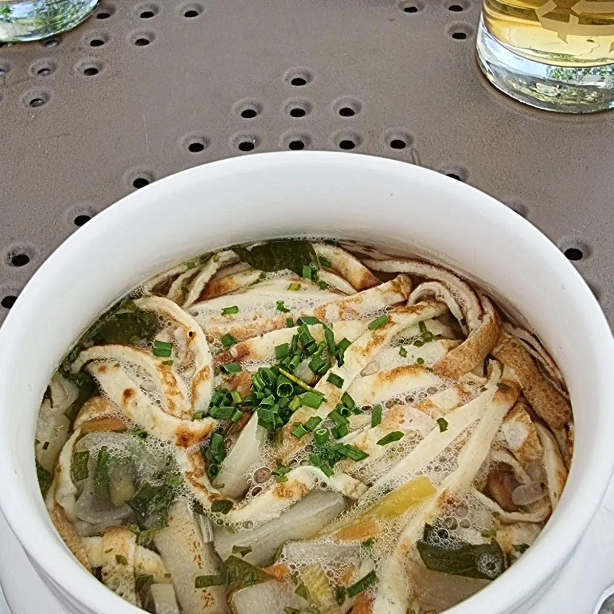 Fritattensuppe Zum Mittagsmenü