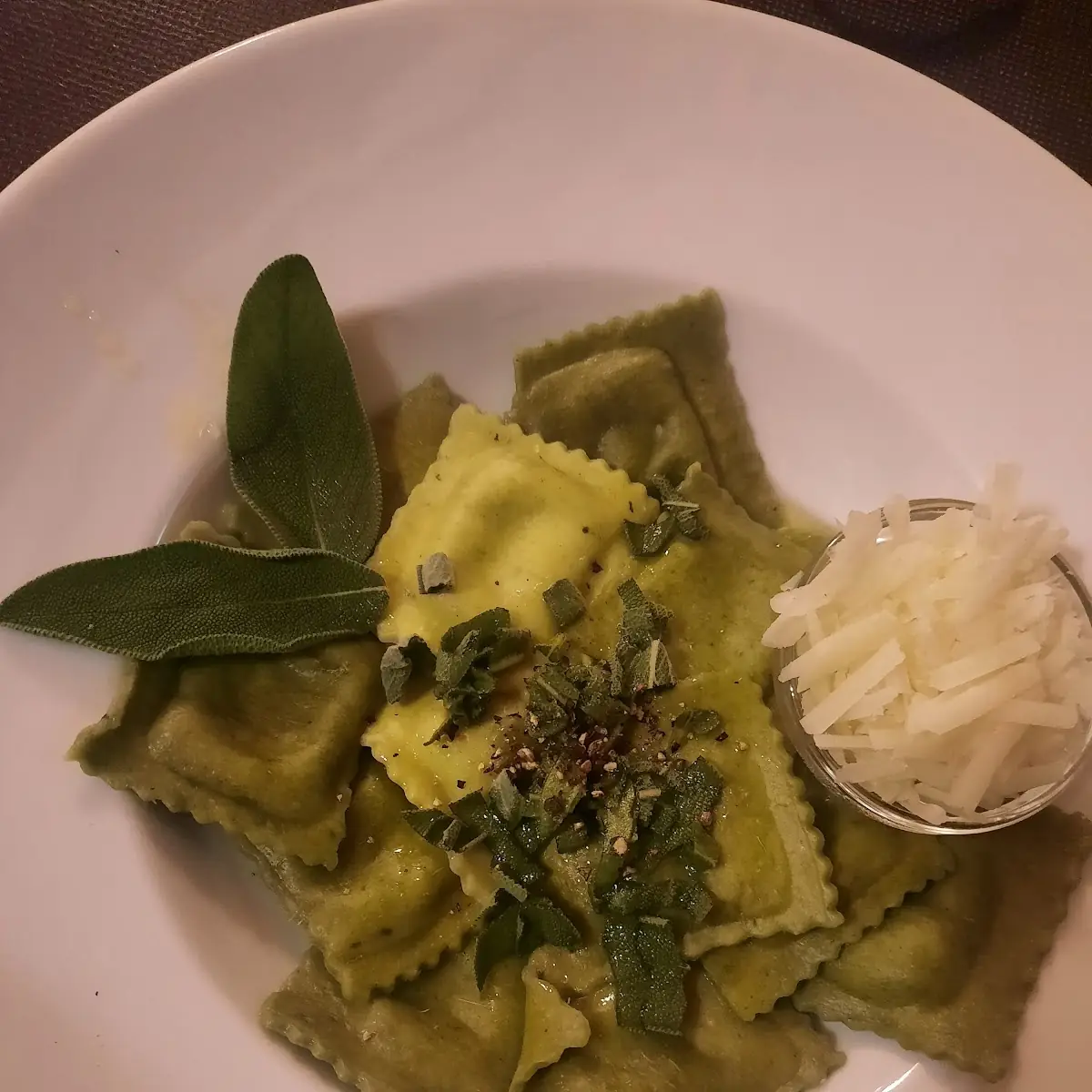 Steinpilz Ravioli In Salbeibutter