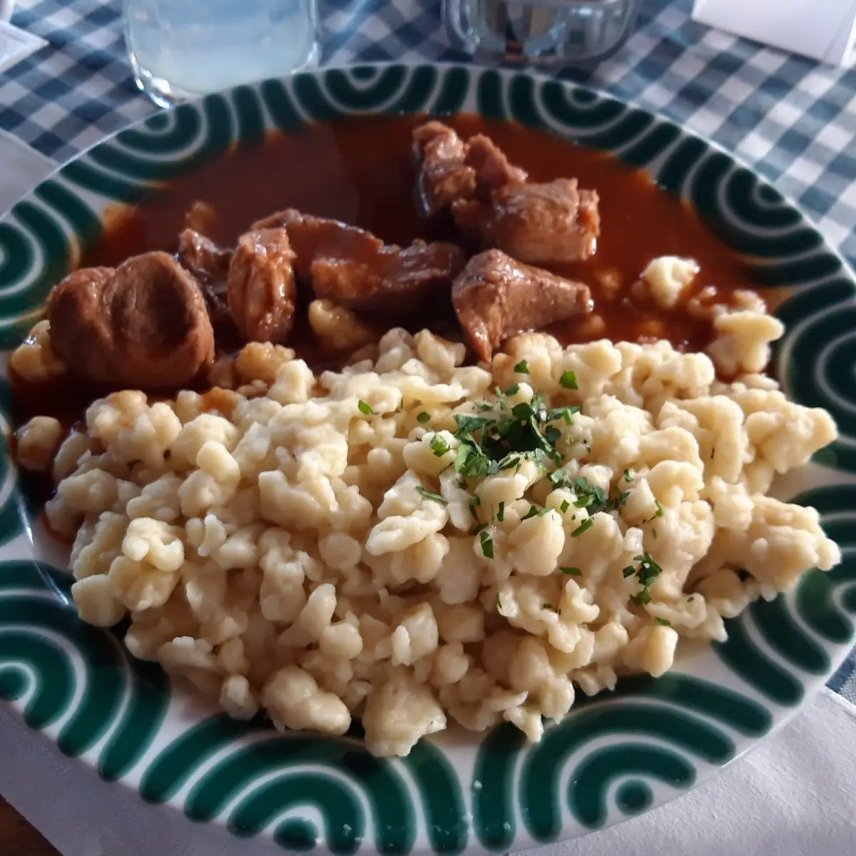 Schweinsgulasch Mit Nockerl