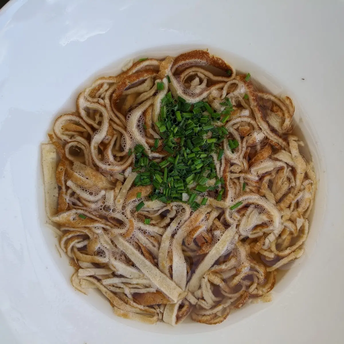 Hausgemachte Rindssuppe Mit Nudeln Oder Frittaten