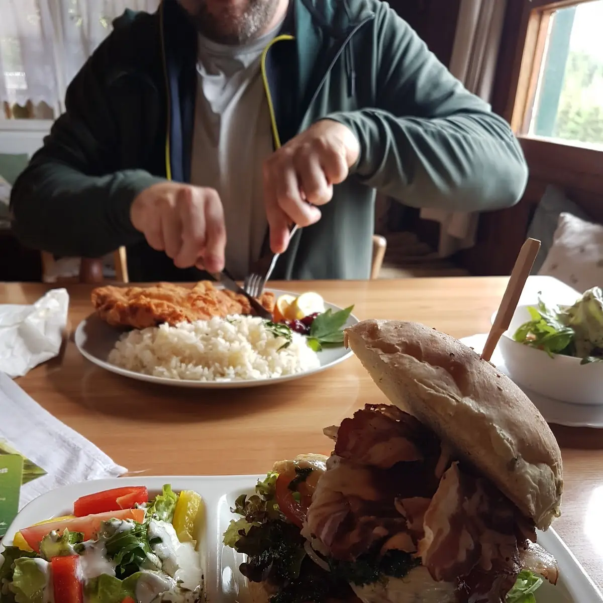 Alpenburger Und Wiener Schnitzel