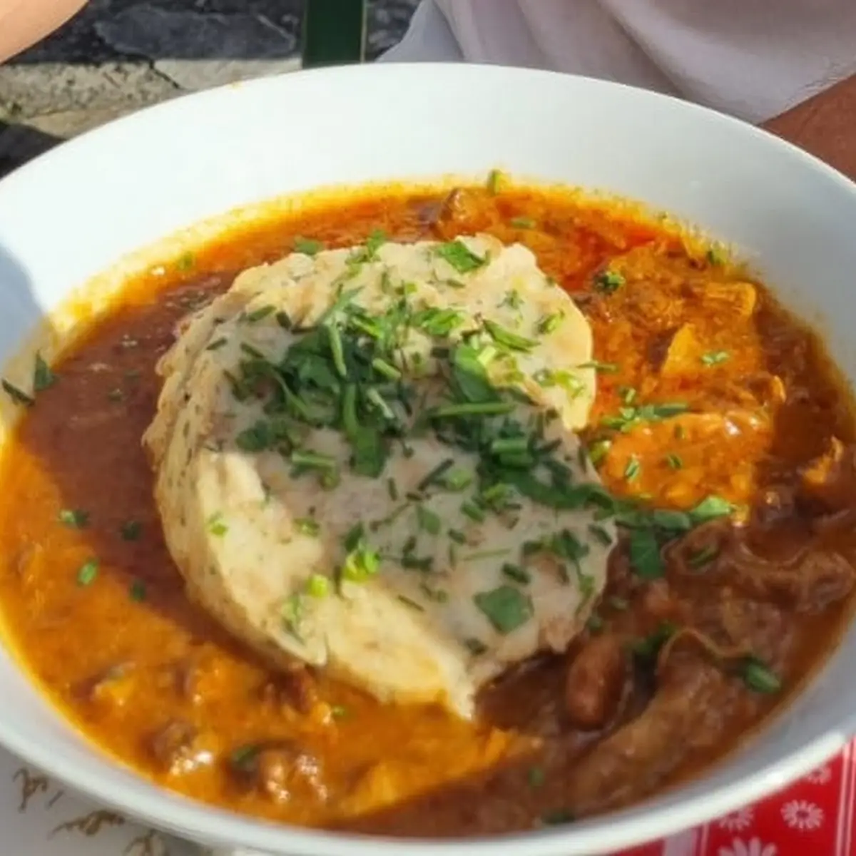 Eierschwammerlgulasch Mit Knödel