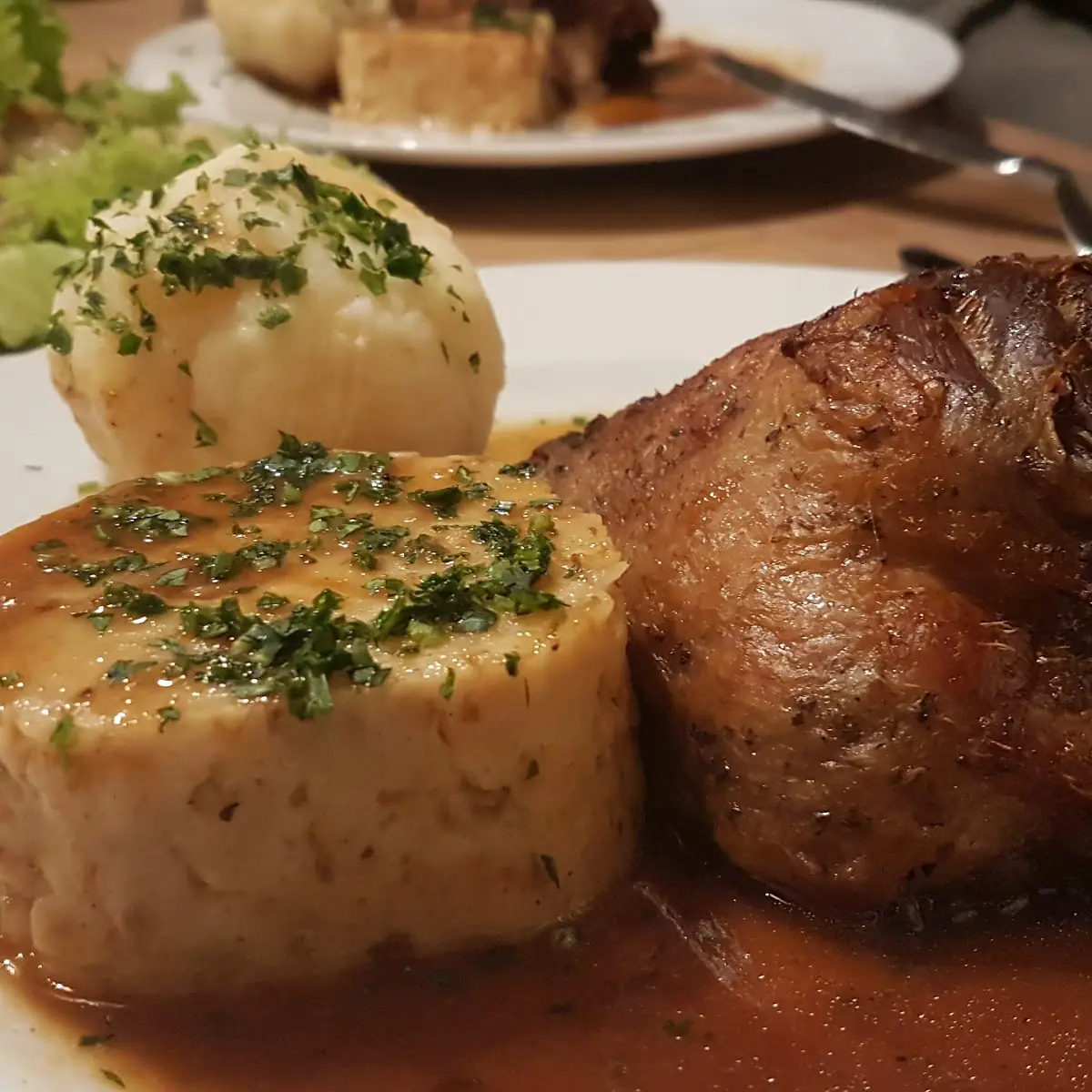 Leckere Ente Mit Knödel Und Rotkraut