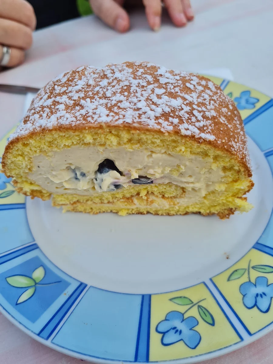 Topfenfrüchte Rolade