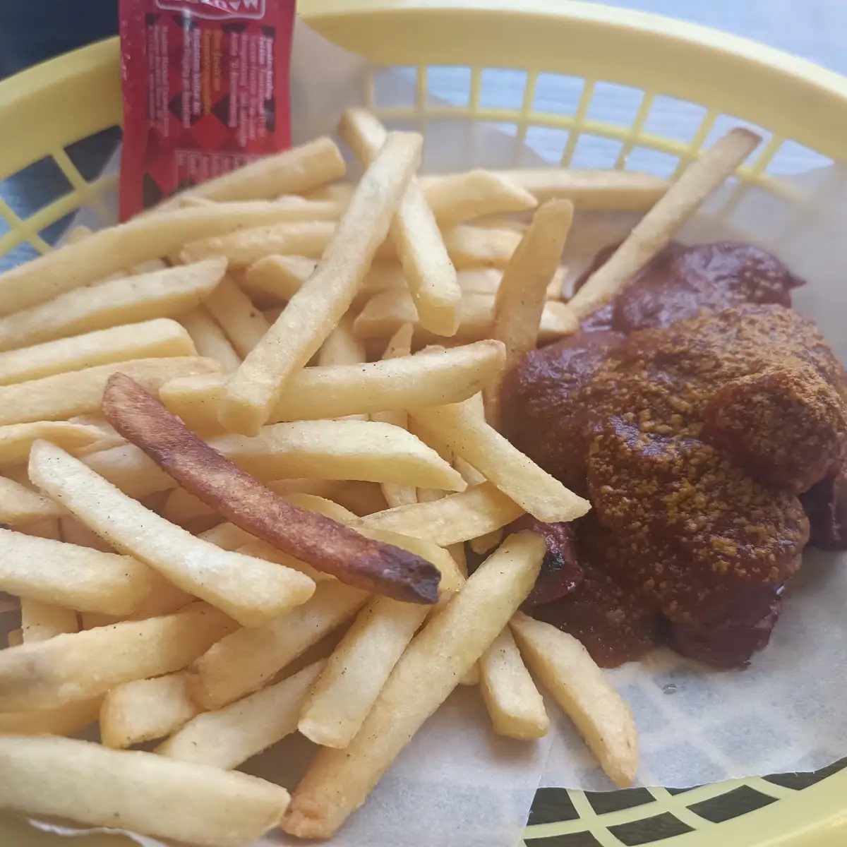 Currywurst Mit Pommes